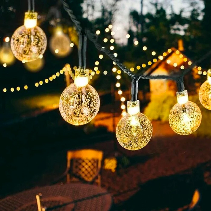 BulbLights – 50 de lumini LED retro cu încărcare solară
