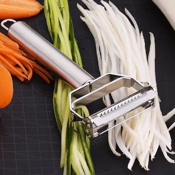 Cu feliatorul și decojitorul 2în1 într-un singur gadget, veți decoji și felia rapid alimentele în fâșii egale!