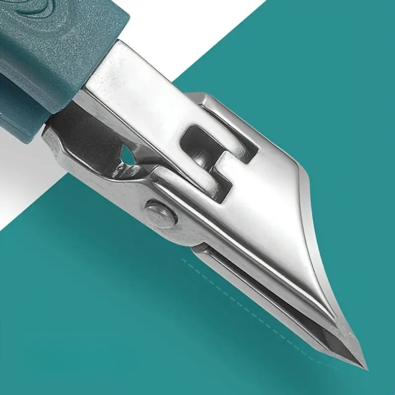 Designul ergonomic cu o lamă înclinată la 25° face ușoară îngrijirea unghiilor și rezolvă rapid problemele unghiilor încarnate.