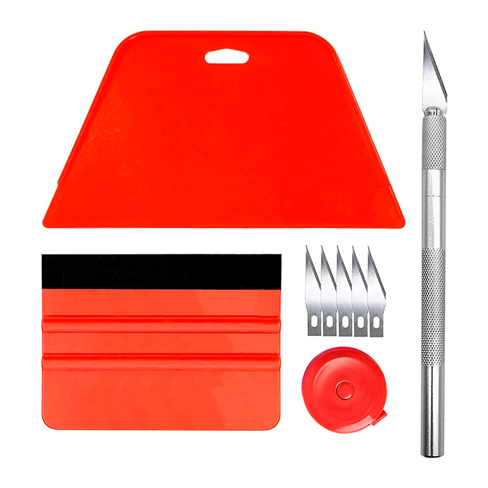 Set, complet cu accesorii pentru instalarea autocolantelor de perete